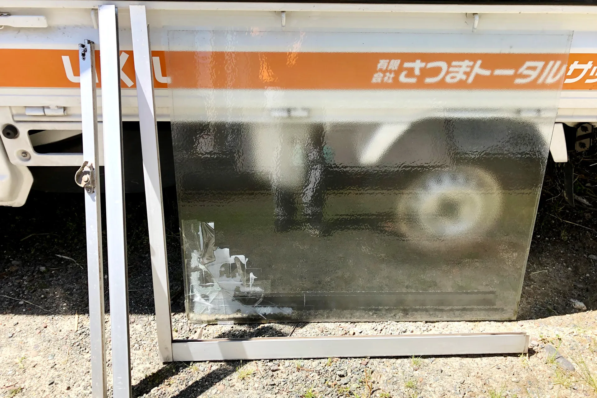 ガラスが割れてしまった